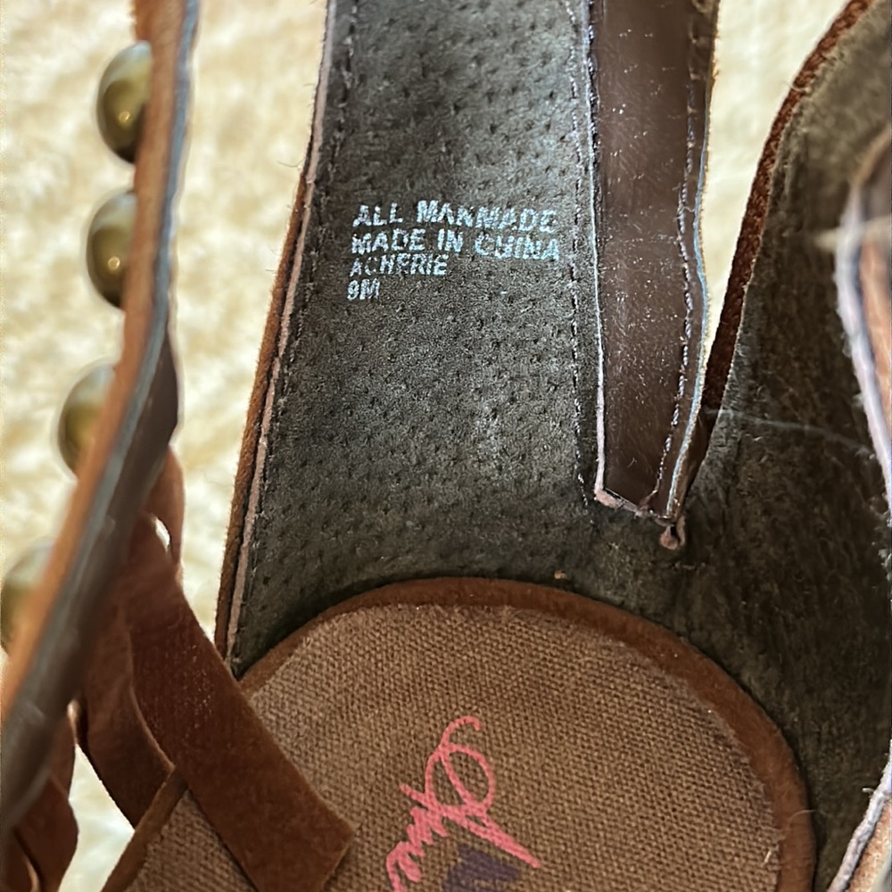 American Rag Acherie brown studded gladiator wedge sandal- EUC Sz 9 - Picture 5 of 5